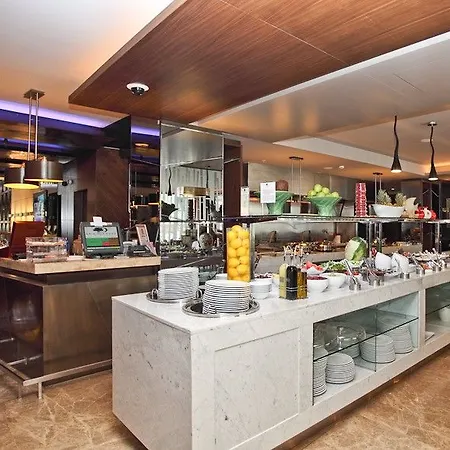 מלון Doubletree By Hilton - Old Town 5*