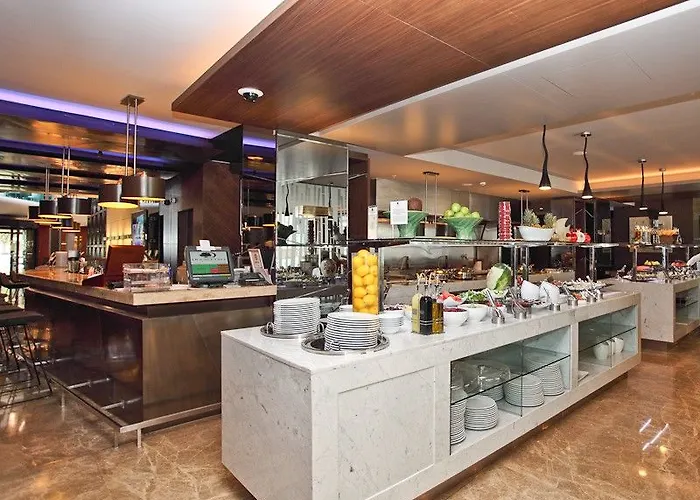 Отель Doubletree By Hilton - Old Town 5*